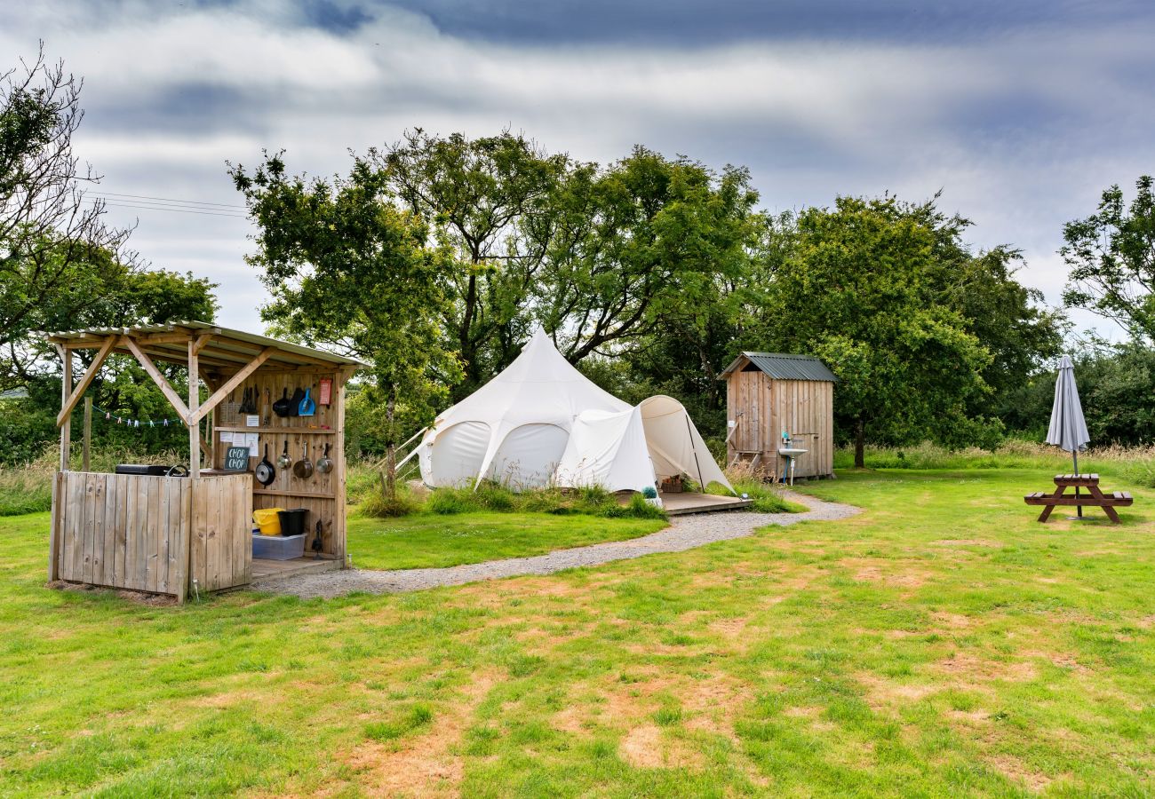 Chalet in Ilfracombe - Oak Lotus Belle Tent