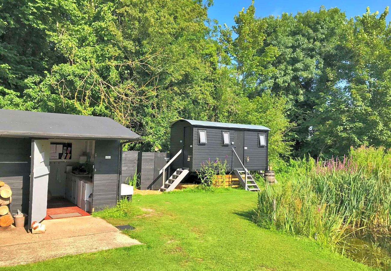 Chalet in Swannington - Iris Bell Tent