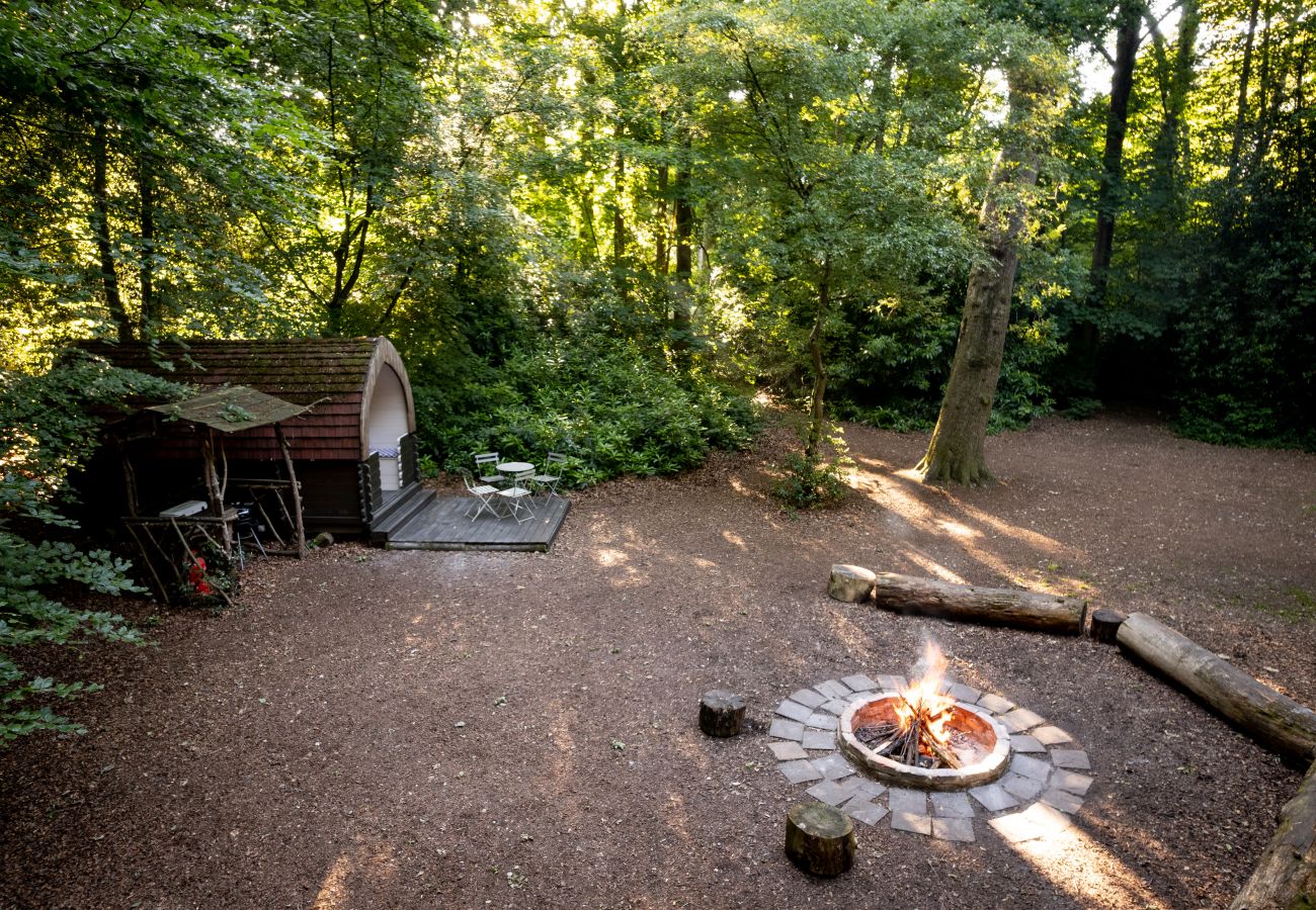 Chalet in Woolton Hill - Daisy Glamping Pod