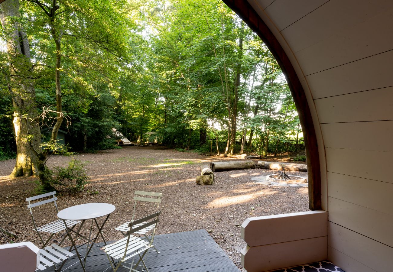 Chalet in Woolton Hill - Daisy Glamping Pod