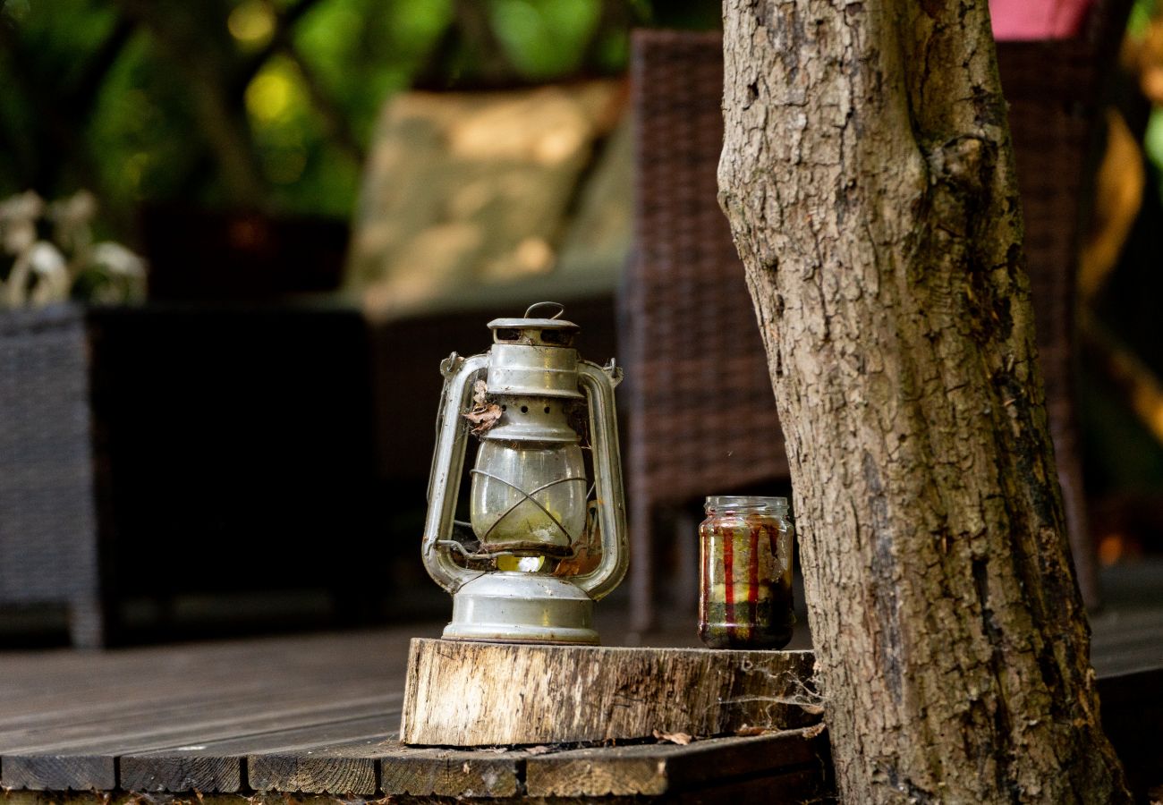 Chalet in Woolton Hill - Bedouin Bell Tent