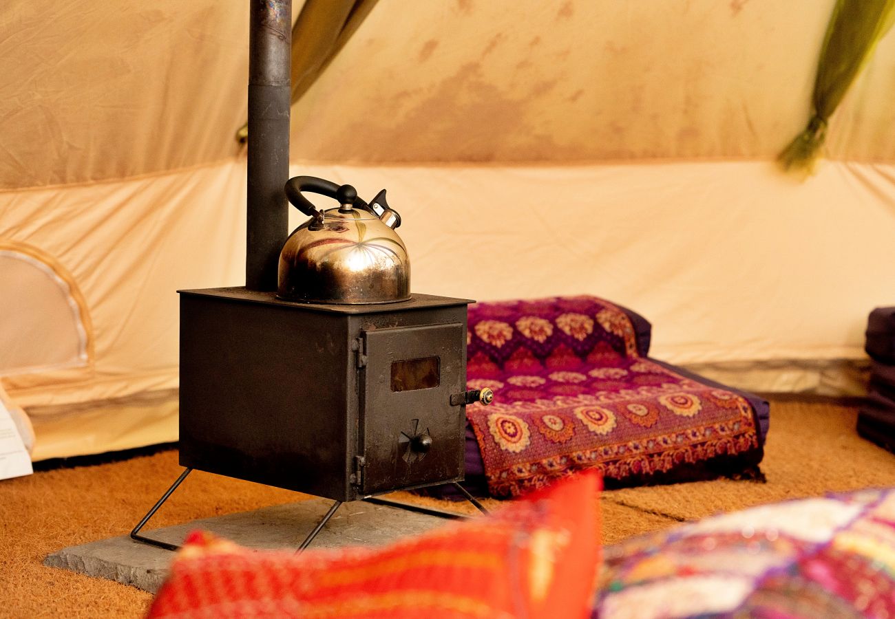 Chalet in Woolton Hill - Bedouin Bell Tent