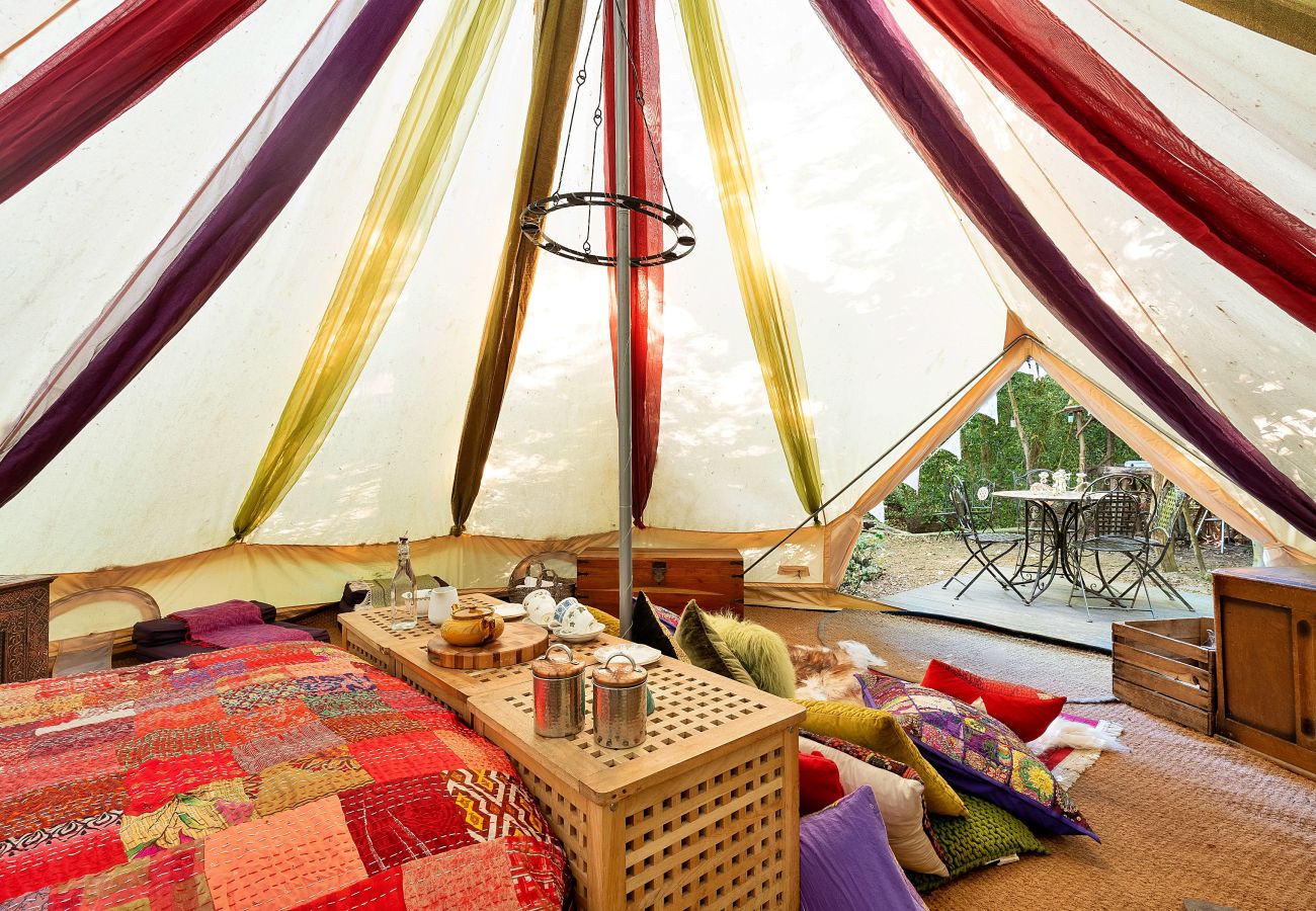 Chalet in Woolton Hill - Bedouin Bell Tent