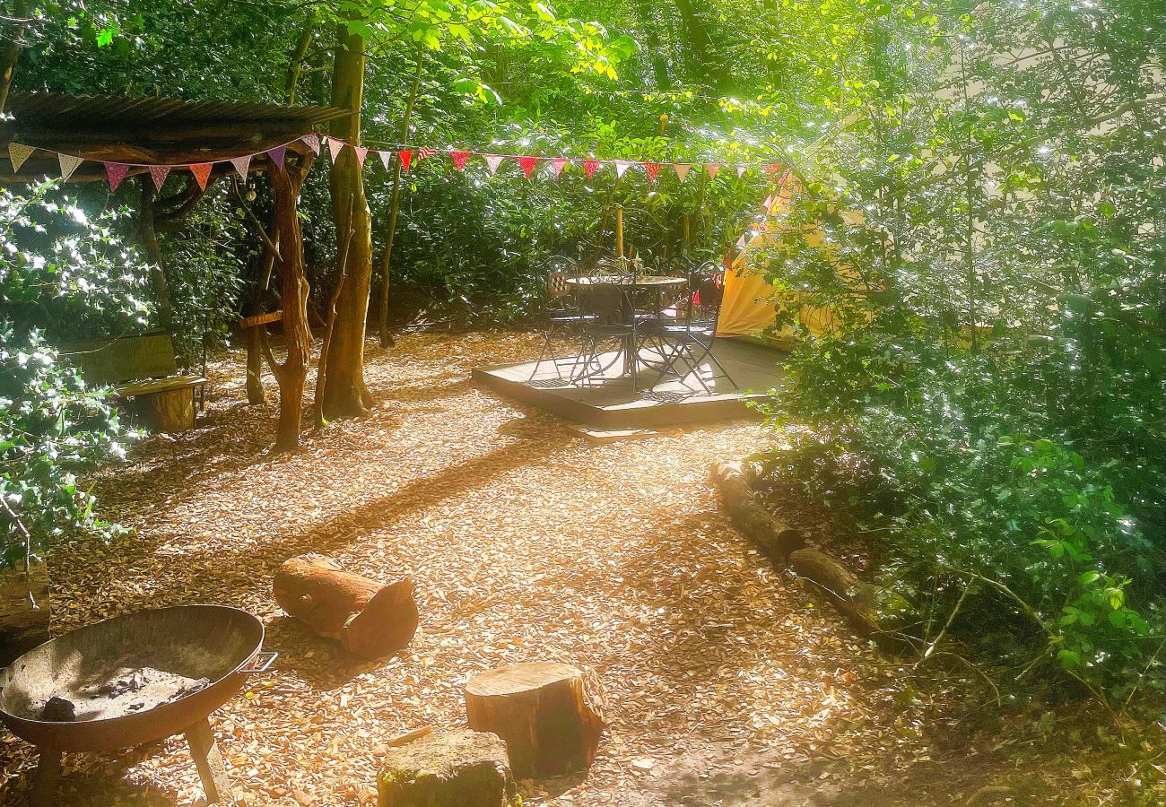 Chalet in Woolton Hill - Bedouin Bell Tent