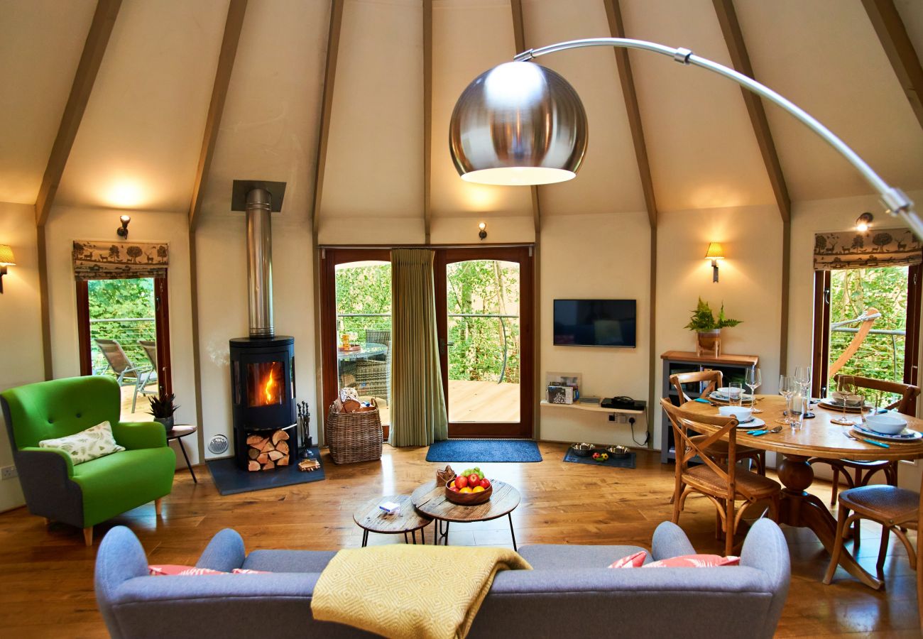 Chalet in Dittisham - Owl Luxury Treehouse Hideaway