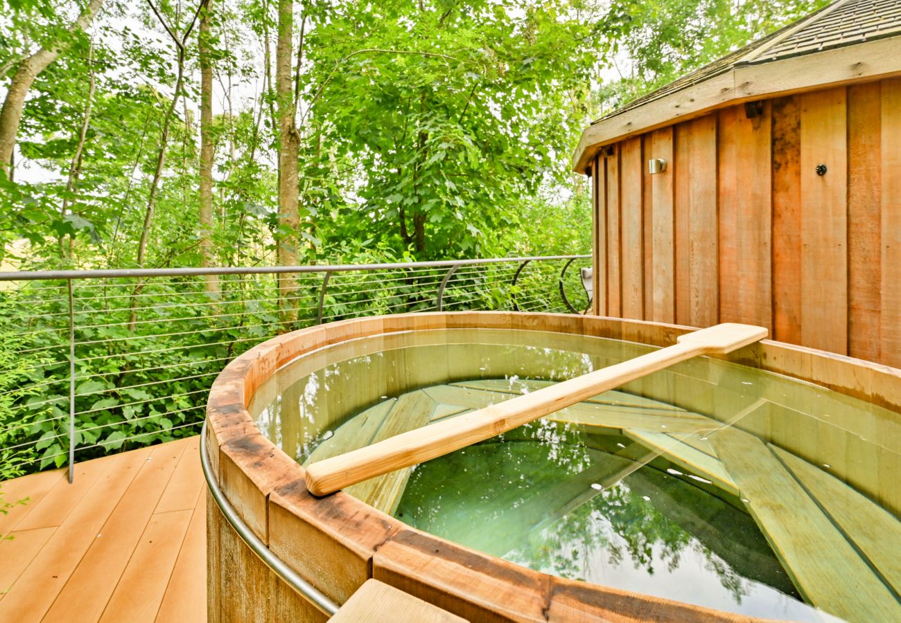 Chalet in Dittisham - Owl Luxury Treehouse Hideaway