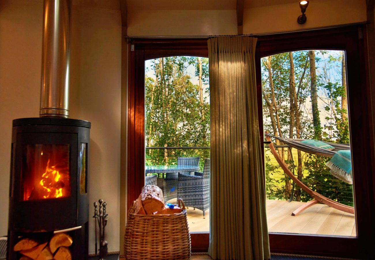 Chalet in Dittisham - Owl Luxury Treehouse Hideaway