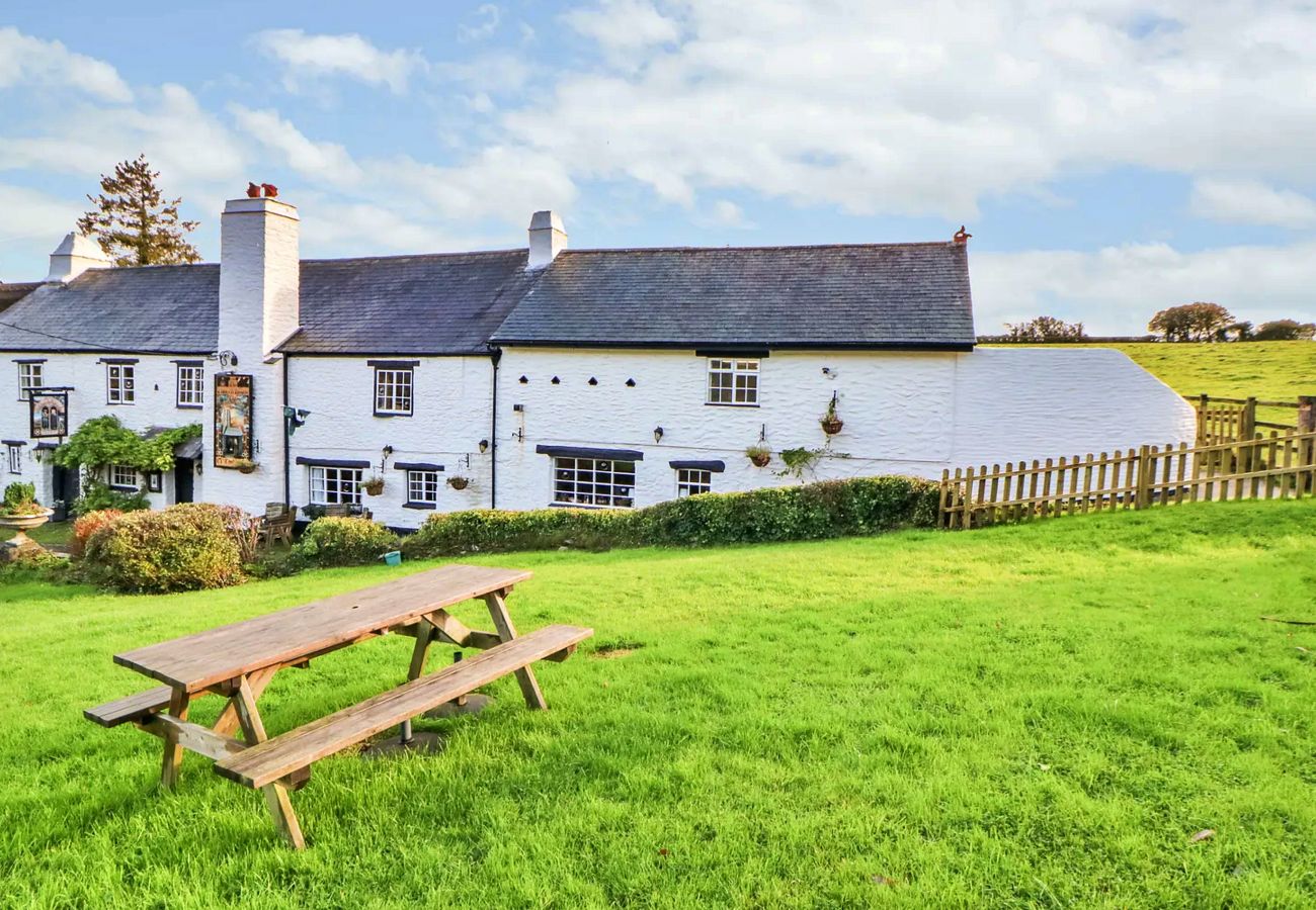 Ferienhaus in Torbryan - The Old Church House Inn