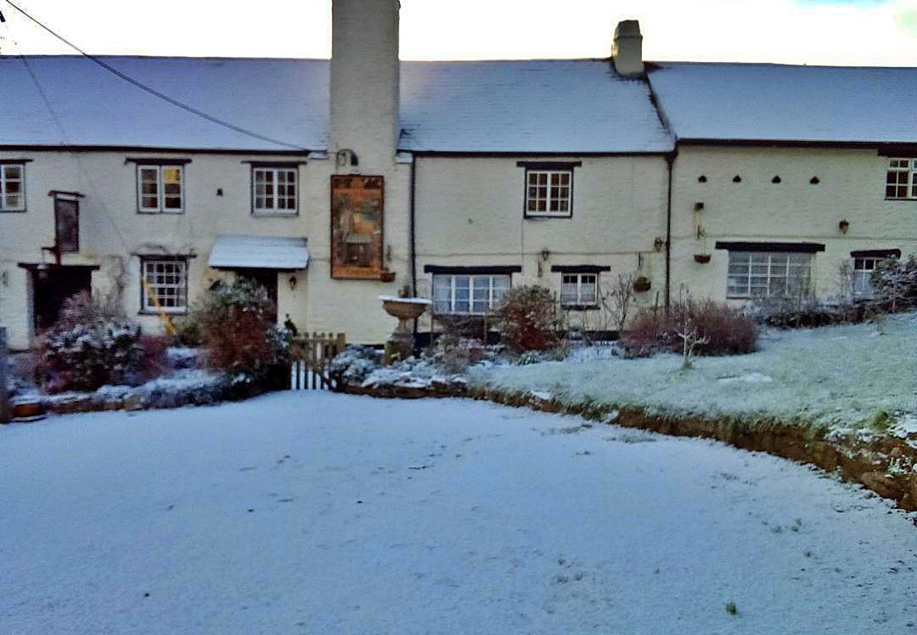 Ferienhaus in Torbryan - The Old Church House Inn