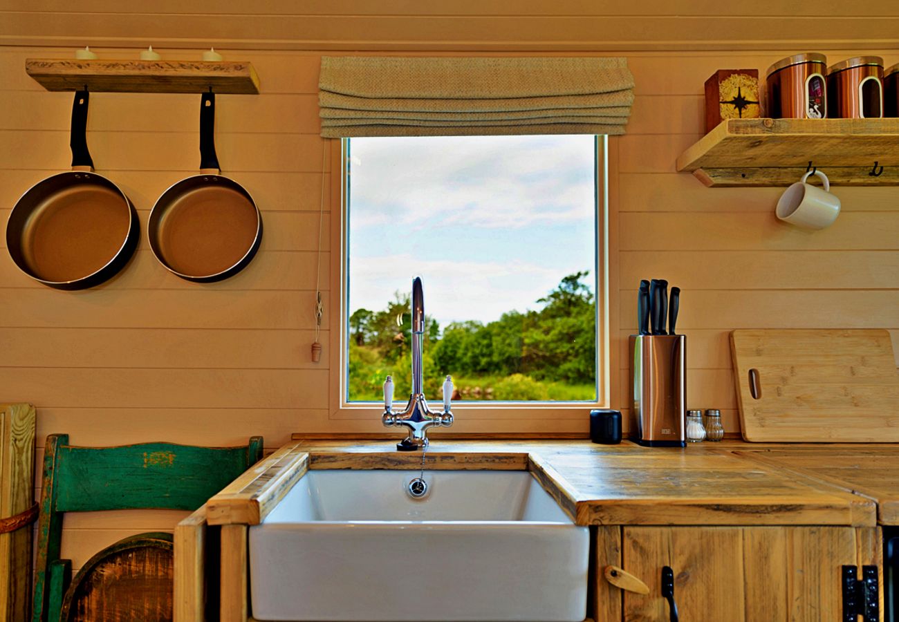 Chalet in Pwllheli - 'Marared' Gypsy Hut