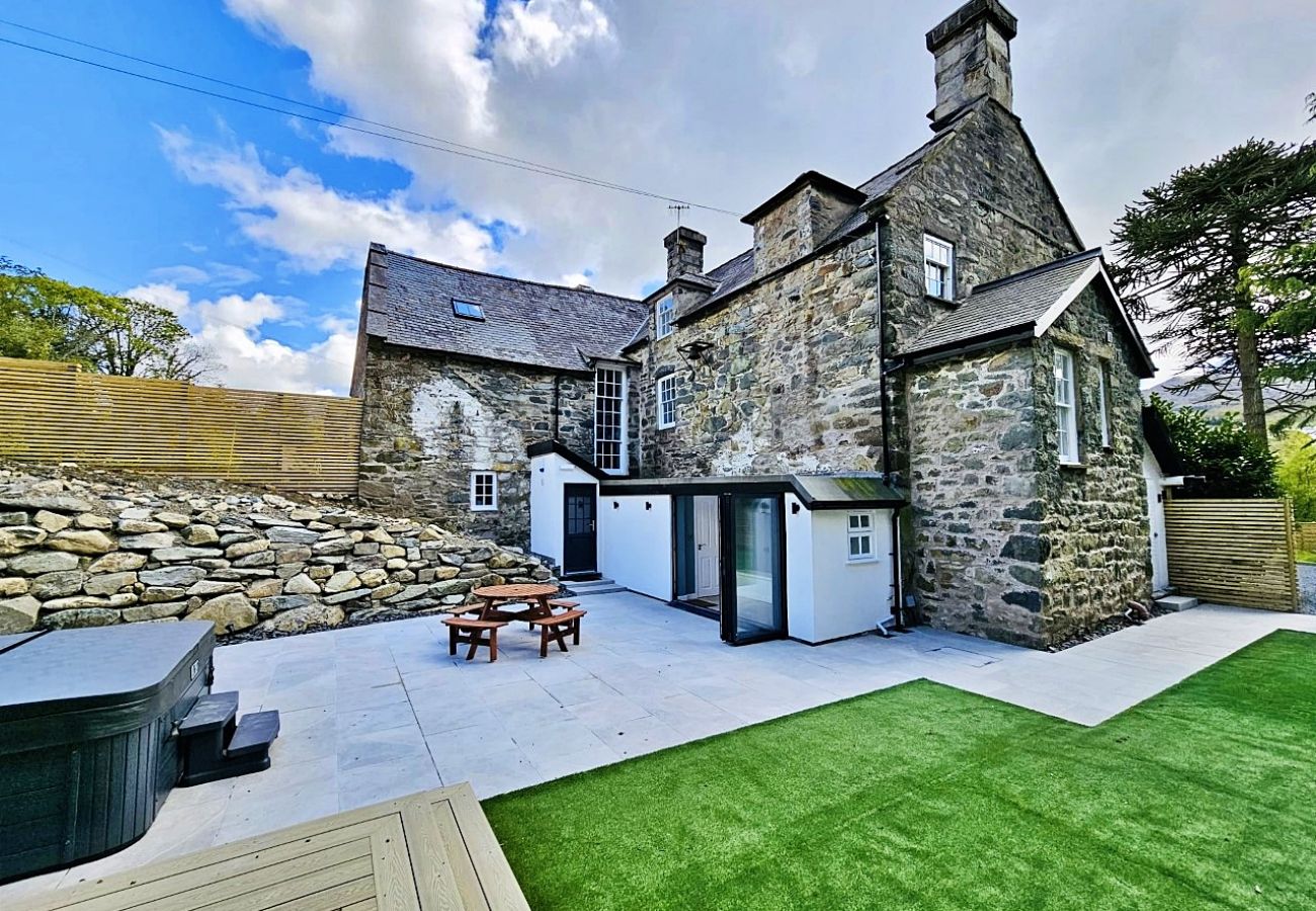 Ferienhaus in Dolgellau - The Half-Snowdonia Manor (Y Llywyn Manor)