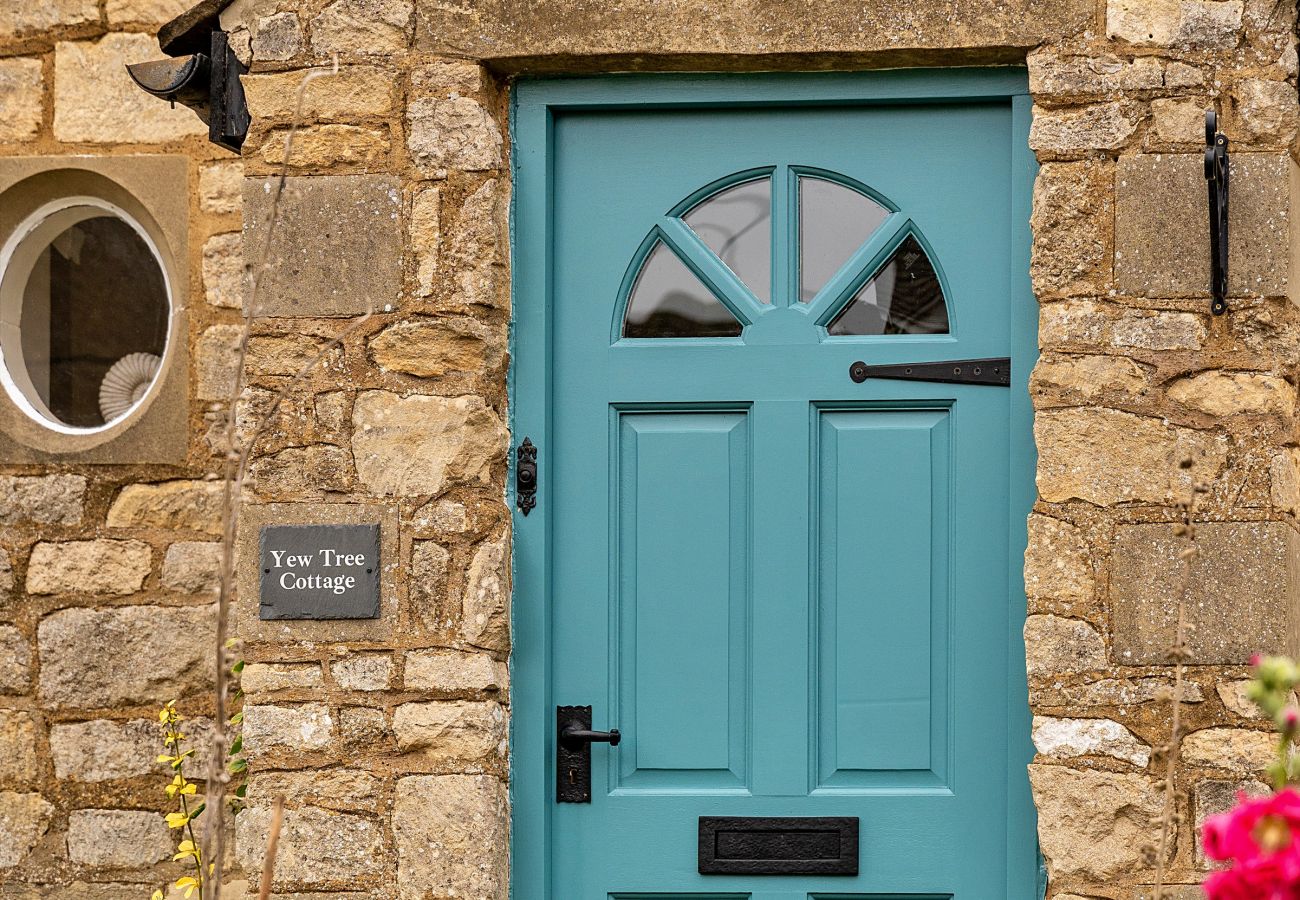 Landhaus in Leonard Stanley - Yew Tree Cottage