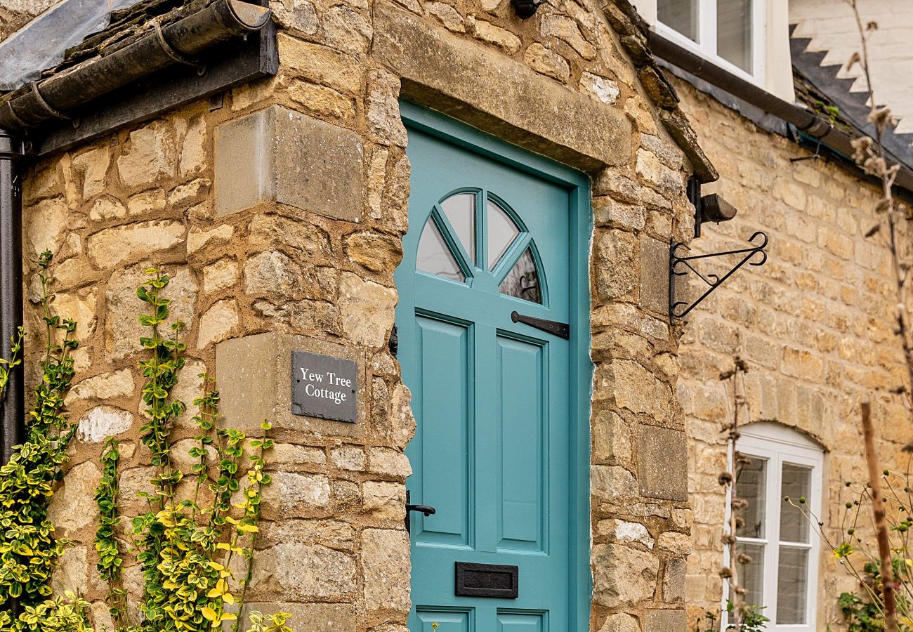 Landhaus in Leonard Stanley - Yew Tree Cottage