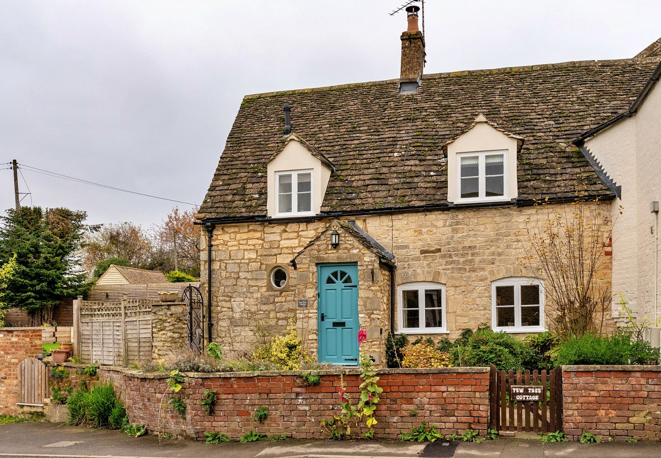 Landhaus in Leonard Stanley - Yew Tree Cottage