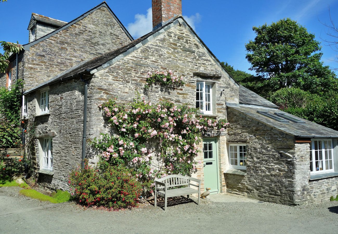 Landhaus in Porthcothan Bay - Porthcothan Mill Cottage