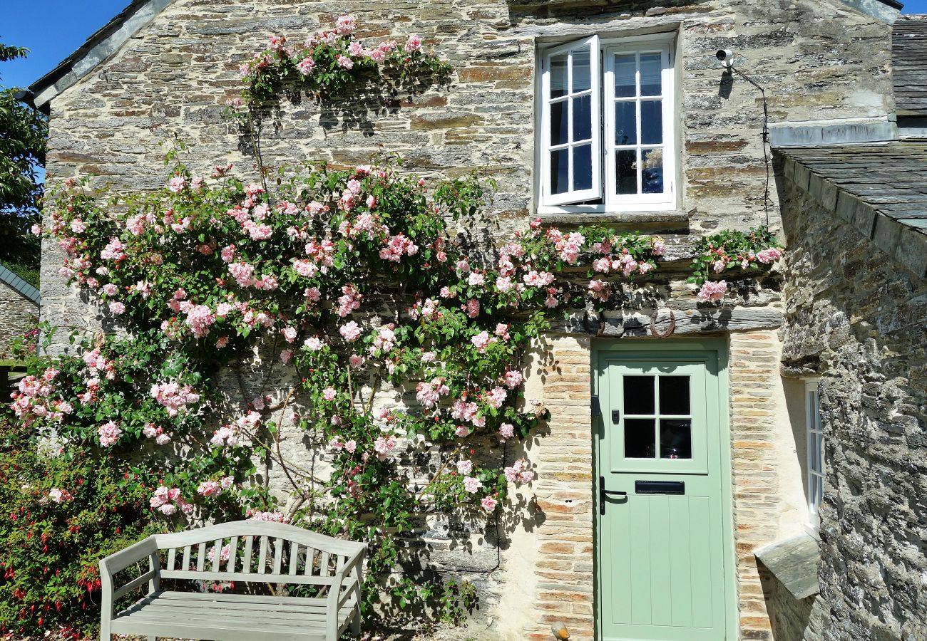 Landhaus in Porthcothan Bay - Porthcothan Mill Cottage