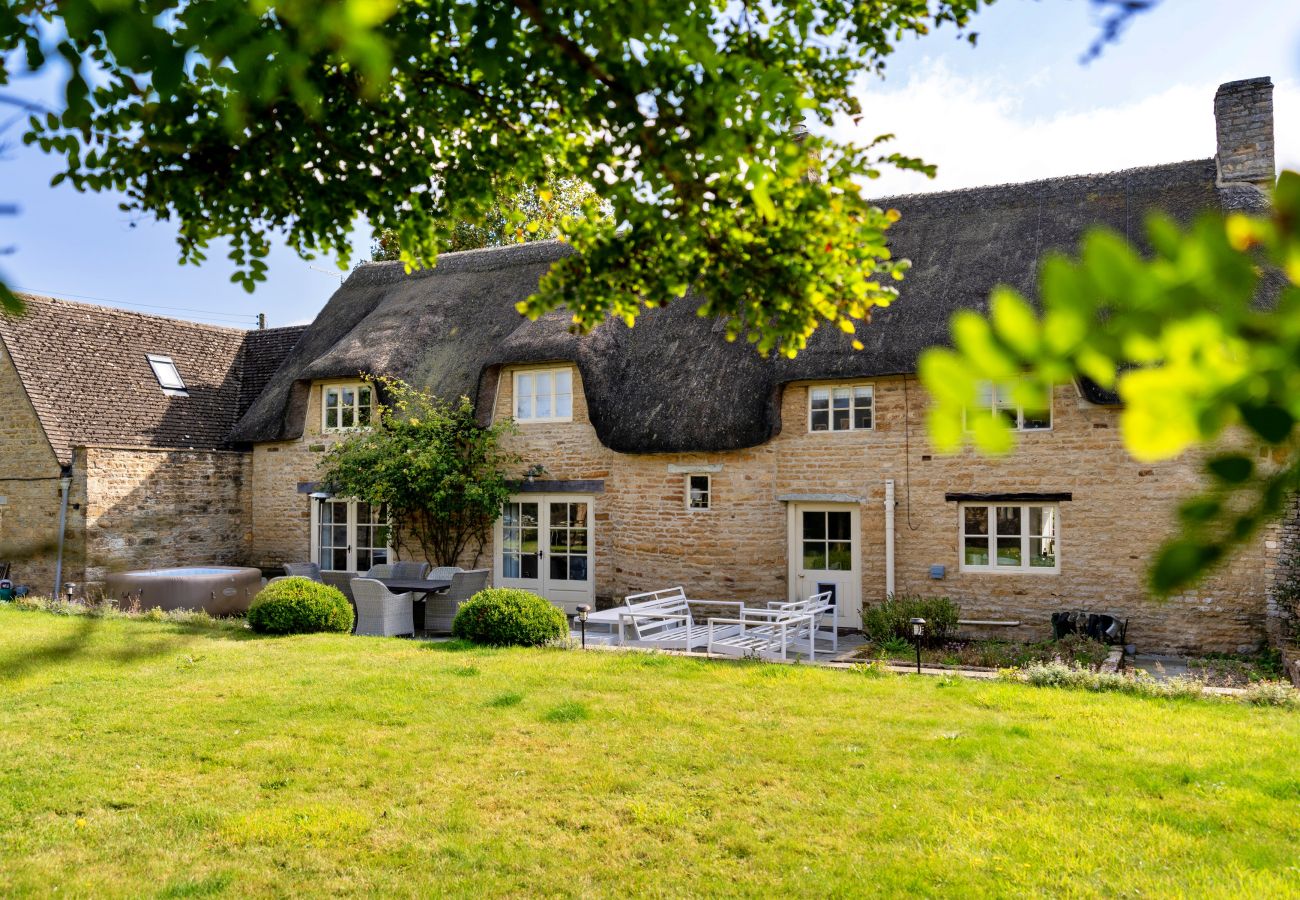 Landhaus in Long Compton - School Cottage