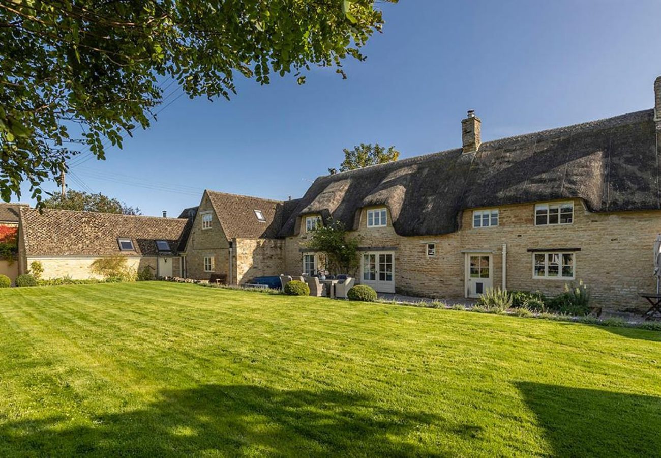 Landhaus in Long Compton - School Cottage