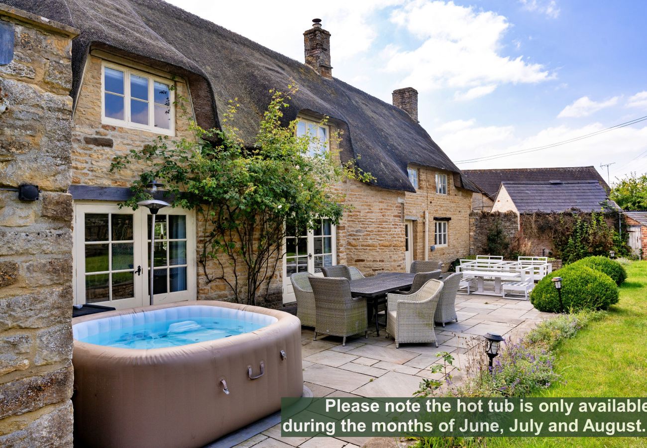 Landhaus in Long Compton - School Cottage