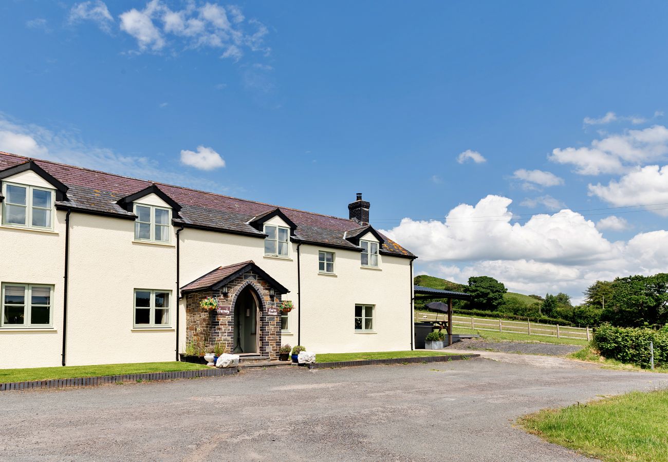 Landhaus in Aberystwyth - The Farmhouse at Tynrhyd Retreat