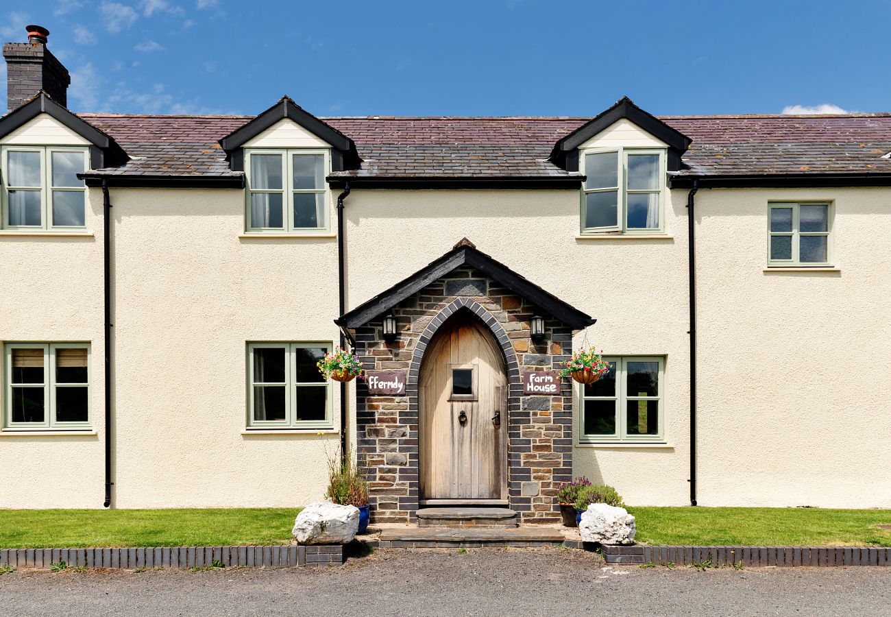 Landhaus in Aberystwyth - The Farmhouse at Tynrhyd Retreat