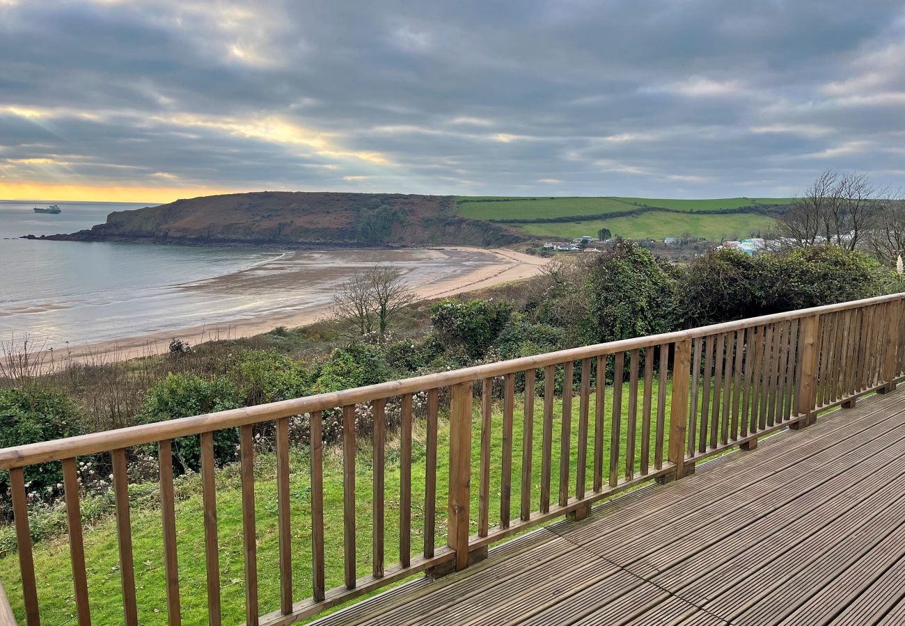 Bungalow in Freshwater East - Beach Cove