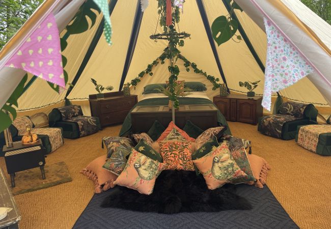 freistehendes Haus in Woolton Hill - Jungle Bell Tent