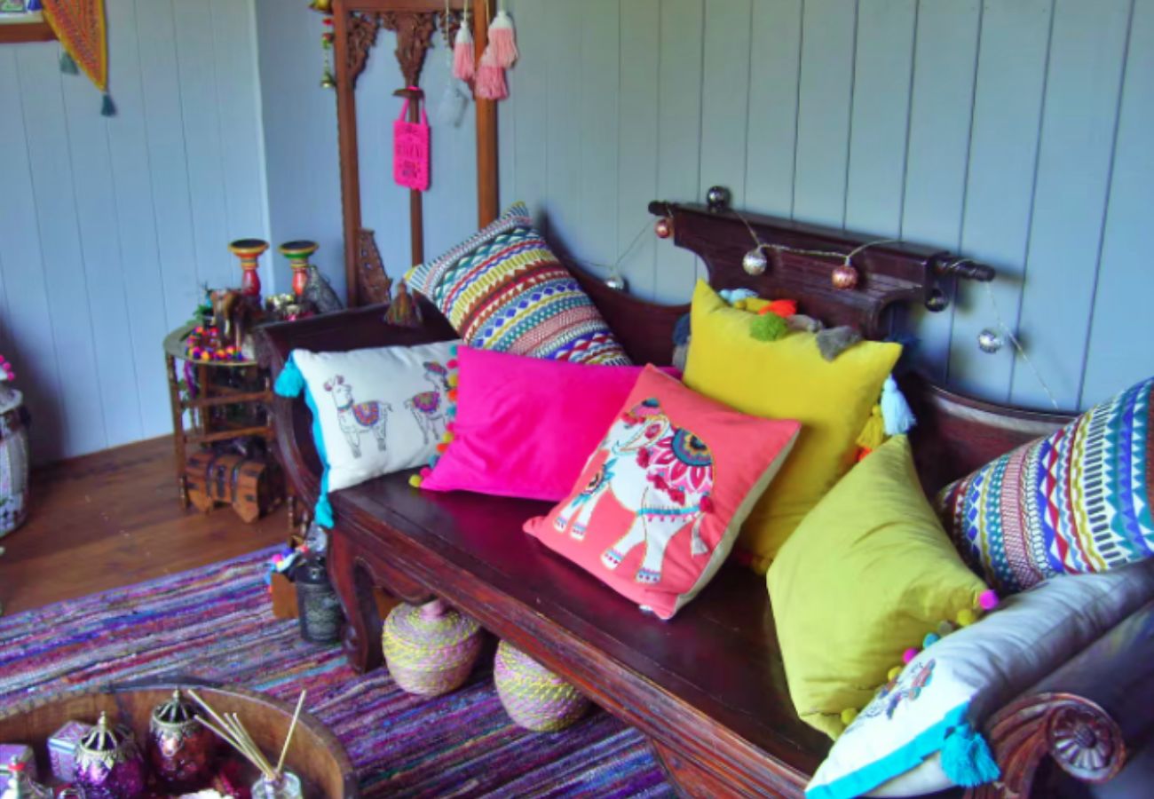 Chalet in Romsey - Shepherd's Hut at Hilltop Farm