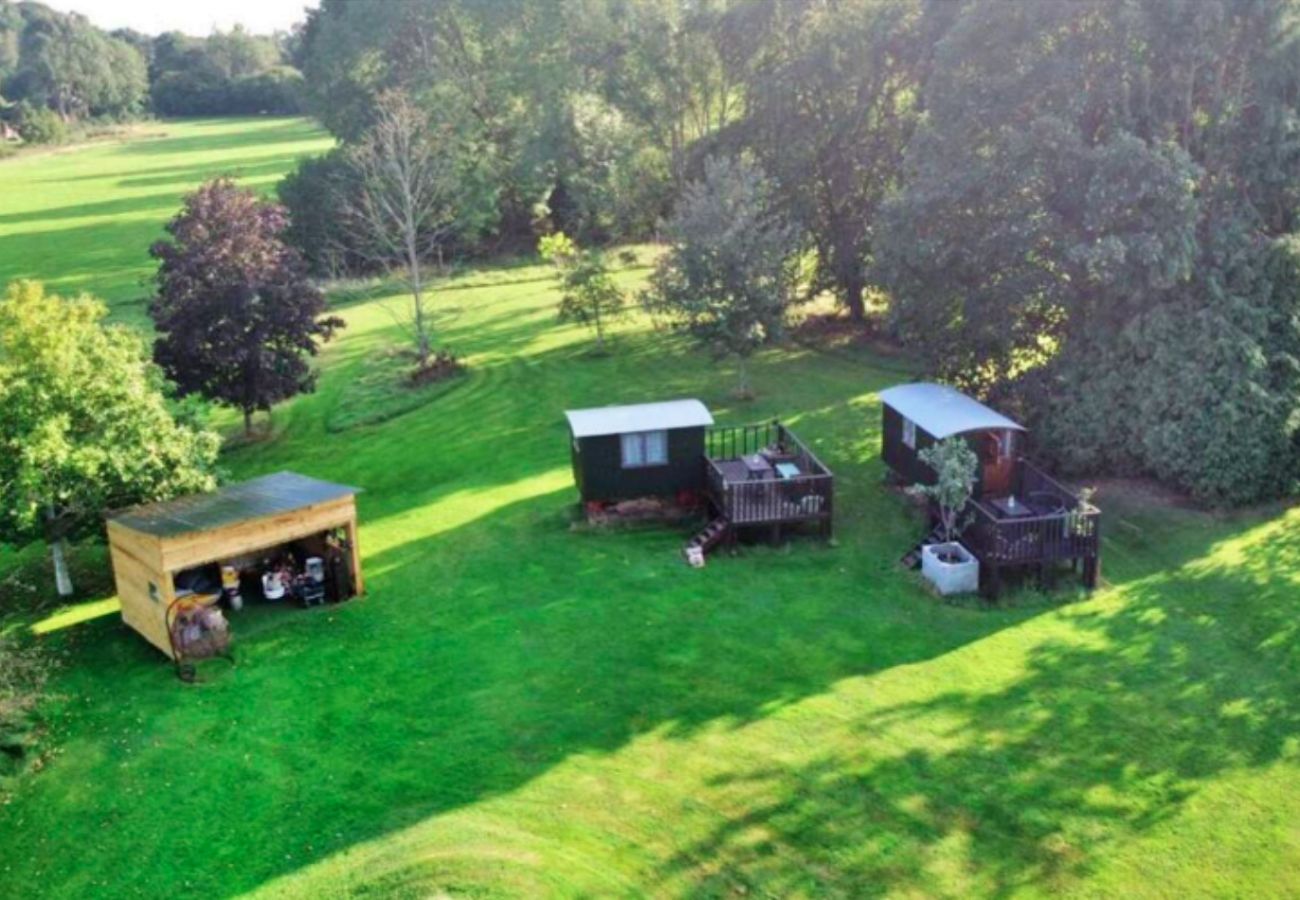 Chalet in Romsey - Shepherd's Hut at Hilltop Farm