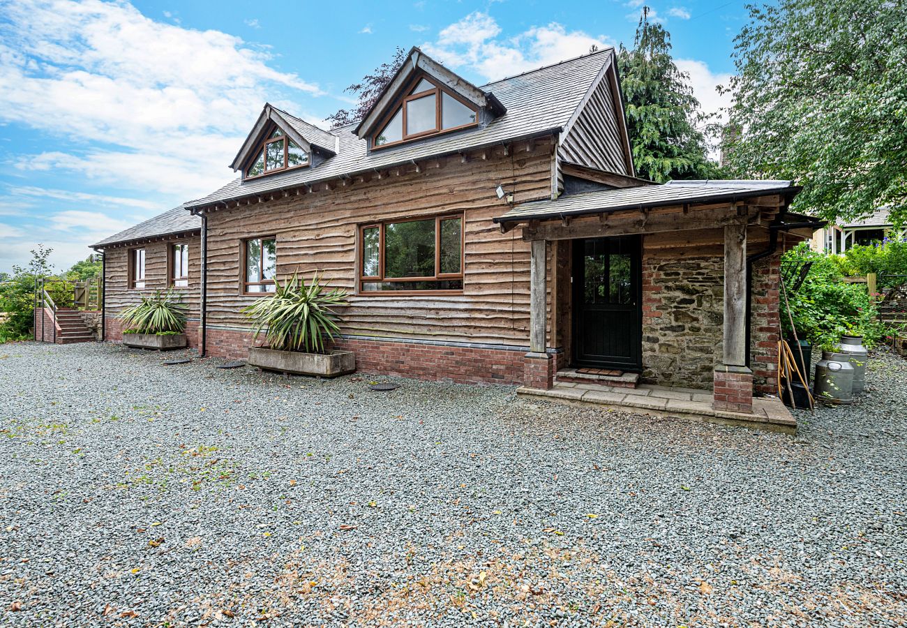 Cottage in Church Stoke - The Dairyhouse