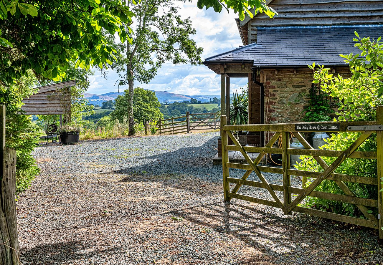 Cottage in Church Stoke - The Dairyhouse