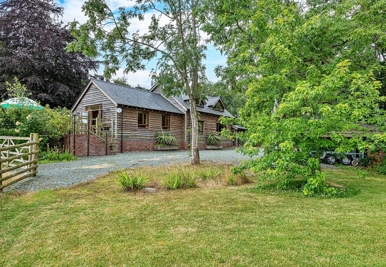 Cottage in Church Stoke - The Dairyhouse