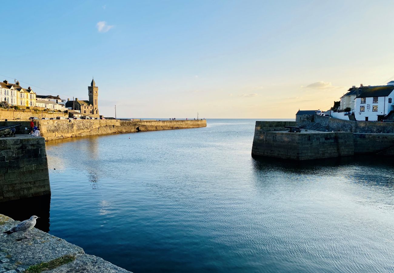 Cottage in Porthleven - Coral Cottage