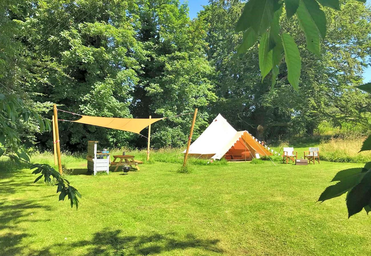 Chalet in Swannington - Meadow Glamping Tents