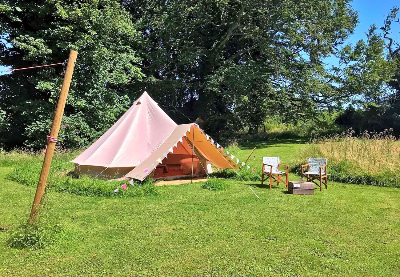 Chalet in Swannington - Meadow Glamping Tents