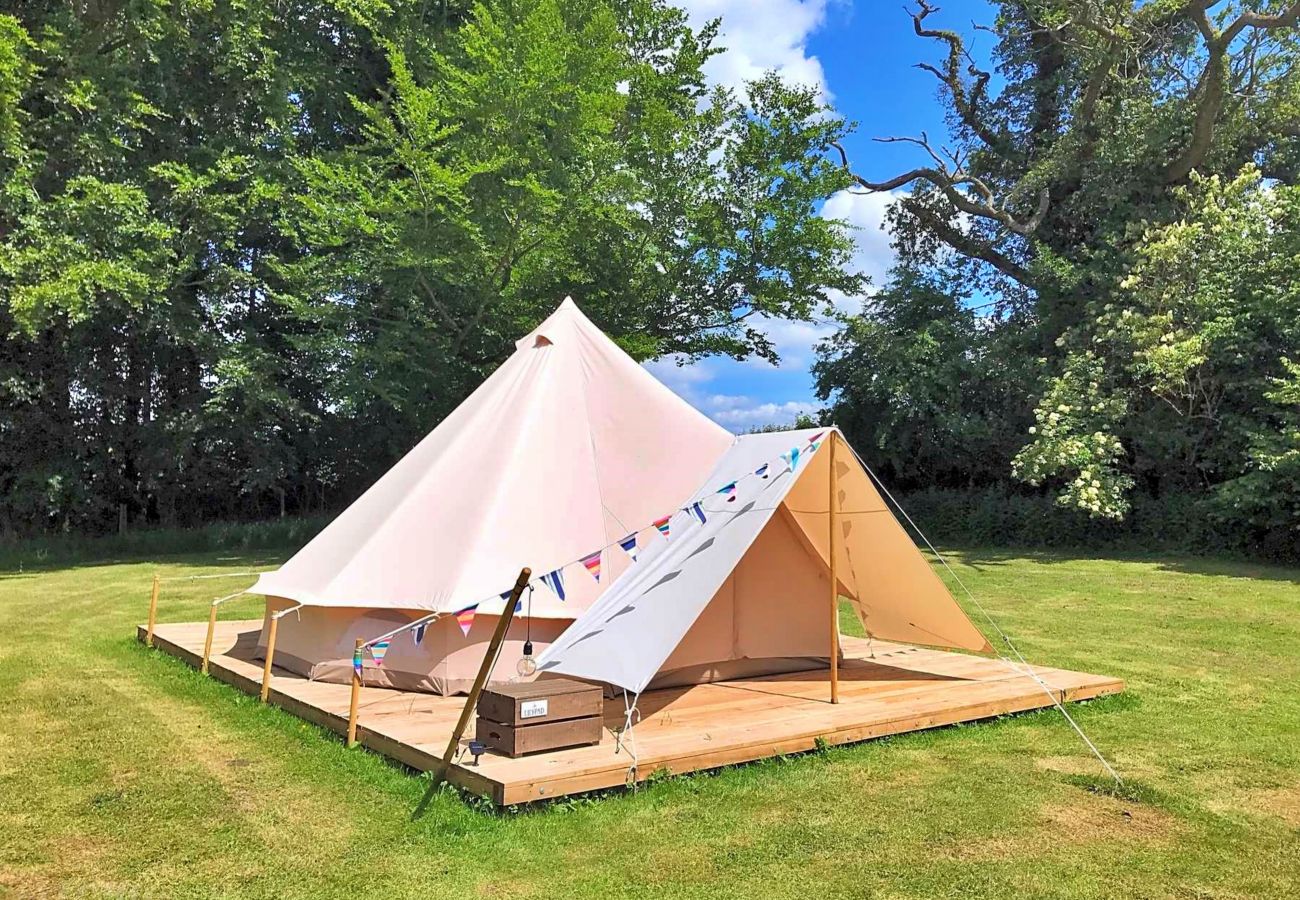 Chalet in Swannington - Meadow Glamping Tents