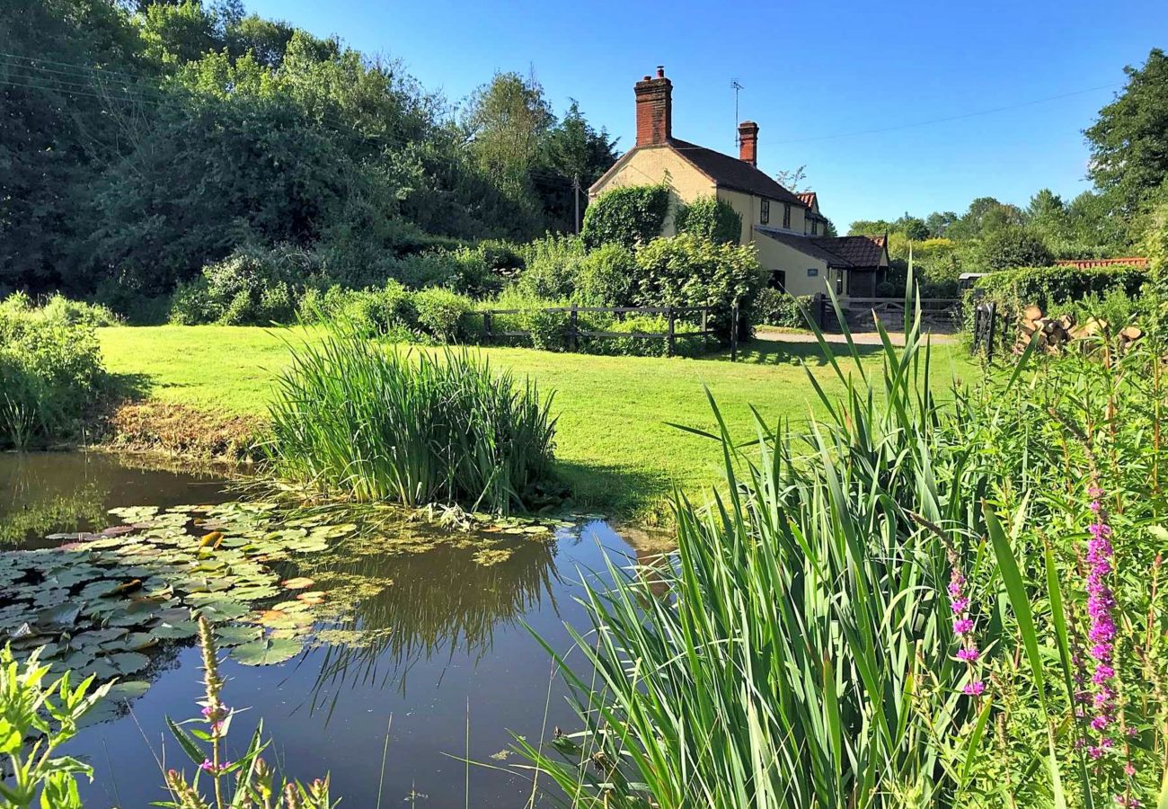 Chalet in Swannington - Meadow Glamping Tents