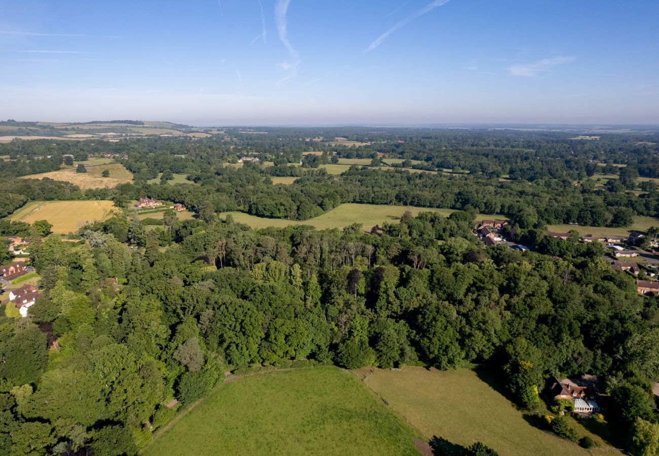 Chalet in Woolton Hill - Daisy Glamping Pod