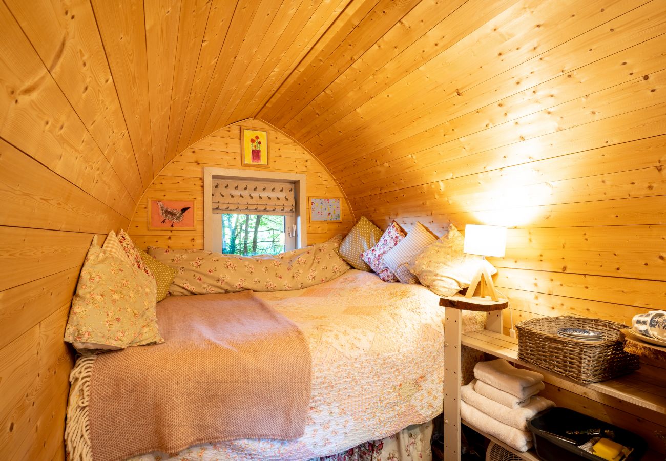 Chalet in Woolton Hill - Bluebelle Glamping Pod