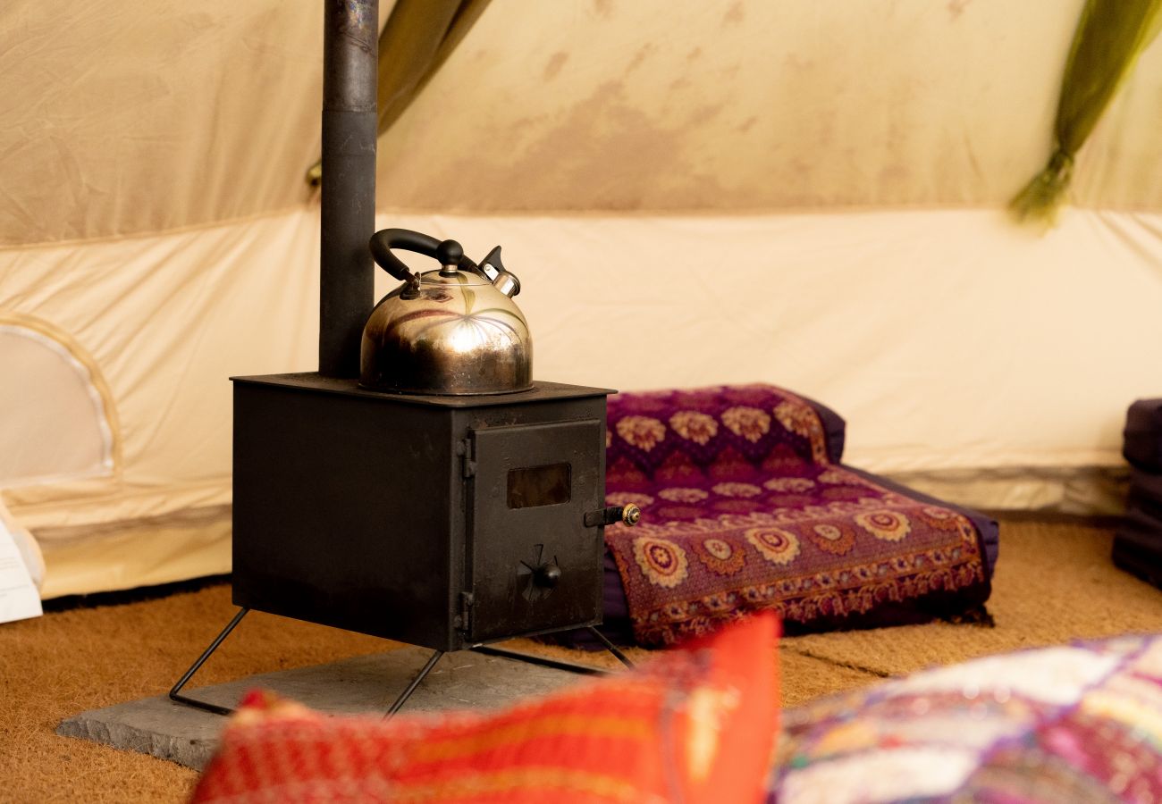 Chalet in Woolton Hill - Bedouin Bell Tent