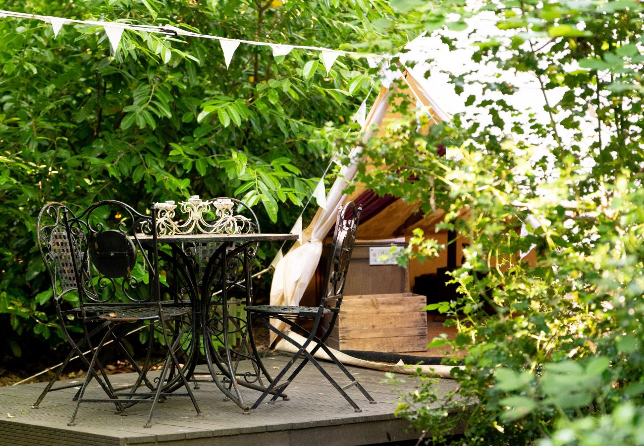 Chalet in Woolton Hill - Bedouin Bell Tent