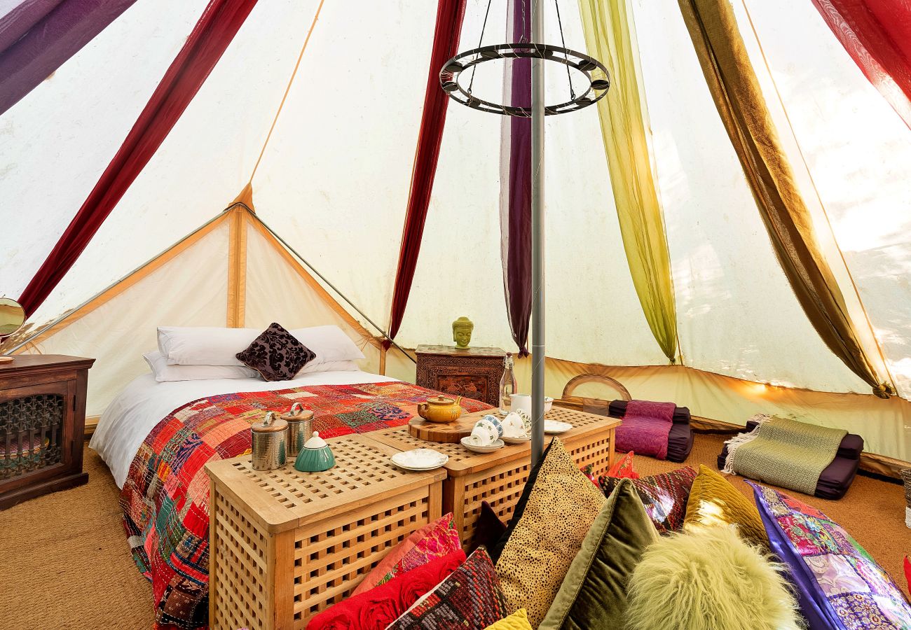 Chalet in Woolton Hill - Bedouin Bell Tent