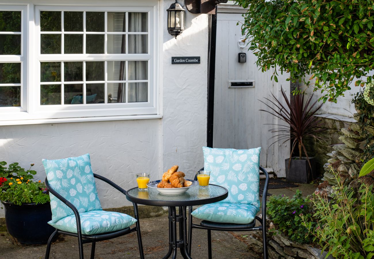 Cottage in Bossiney - Garden Coombe