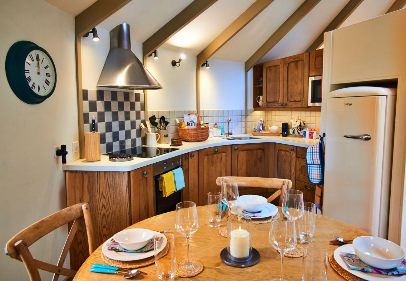 Chalet in Dittisham - Owl Luxury Treehouse Hideaway