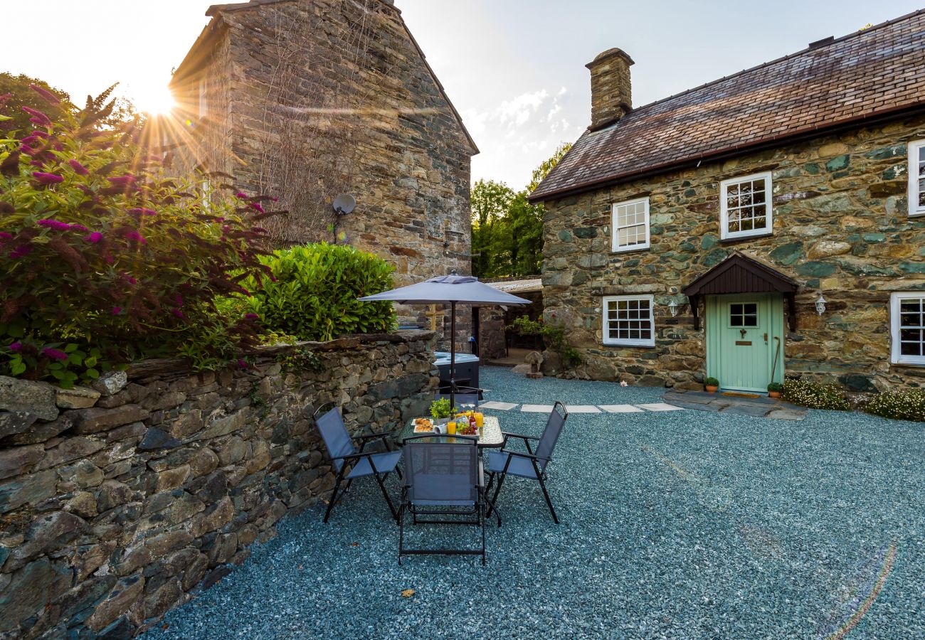 Cottage in Dolgellau - Cader Cottage (Bwthyn y Llwyn Cottage)