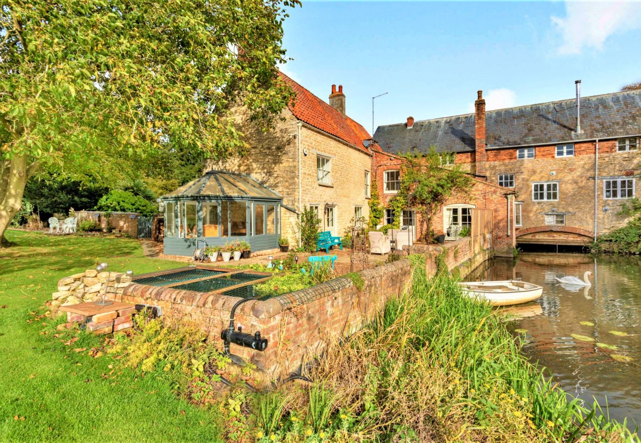 Huis in Islip - Islip Mill House - Beautiful Riverside Home