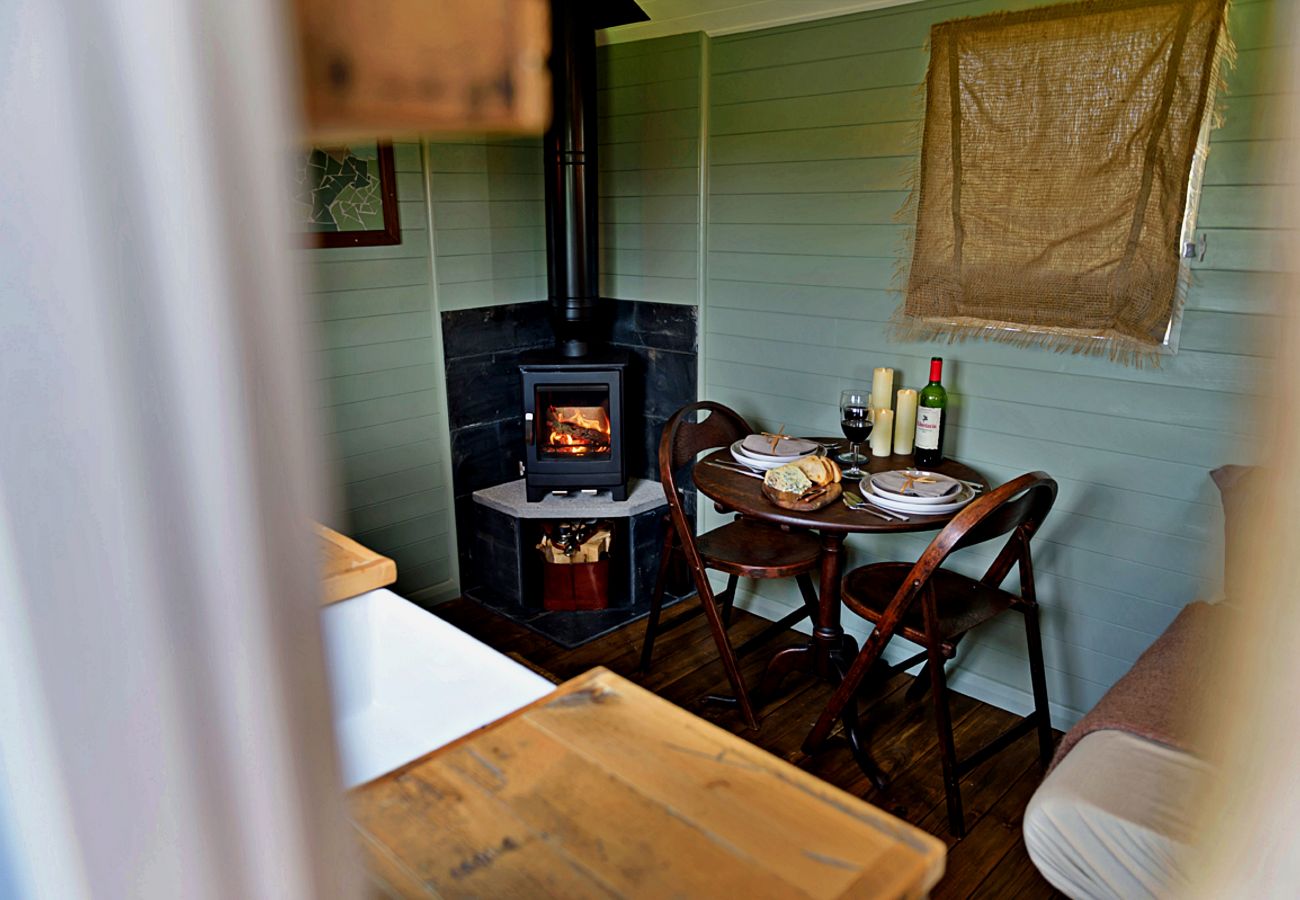 Chalet in Pwllheli - 'Joan' Shepherds Hut