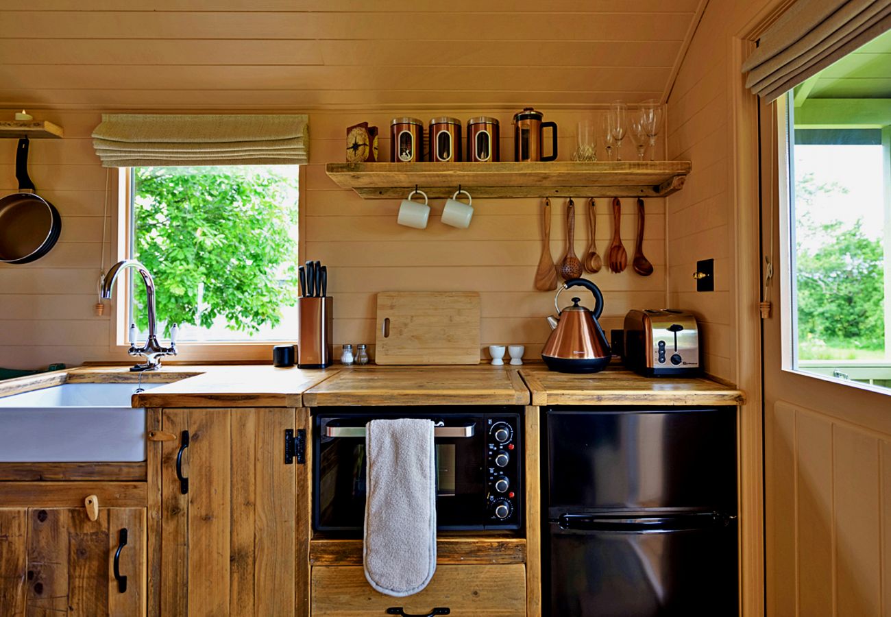 Chalet in Pwllheli - 'Marared' Gypsy Hut