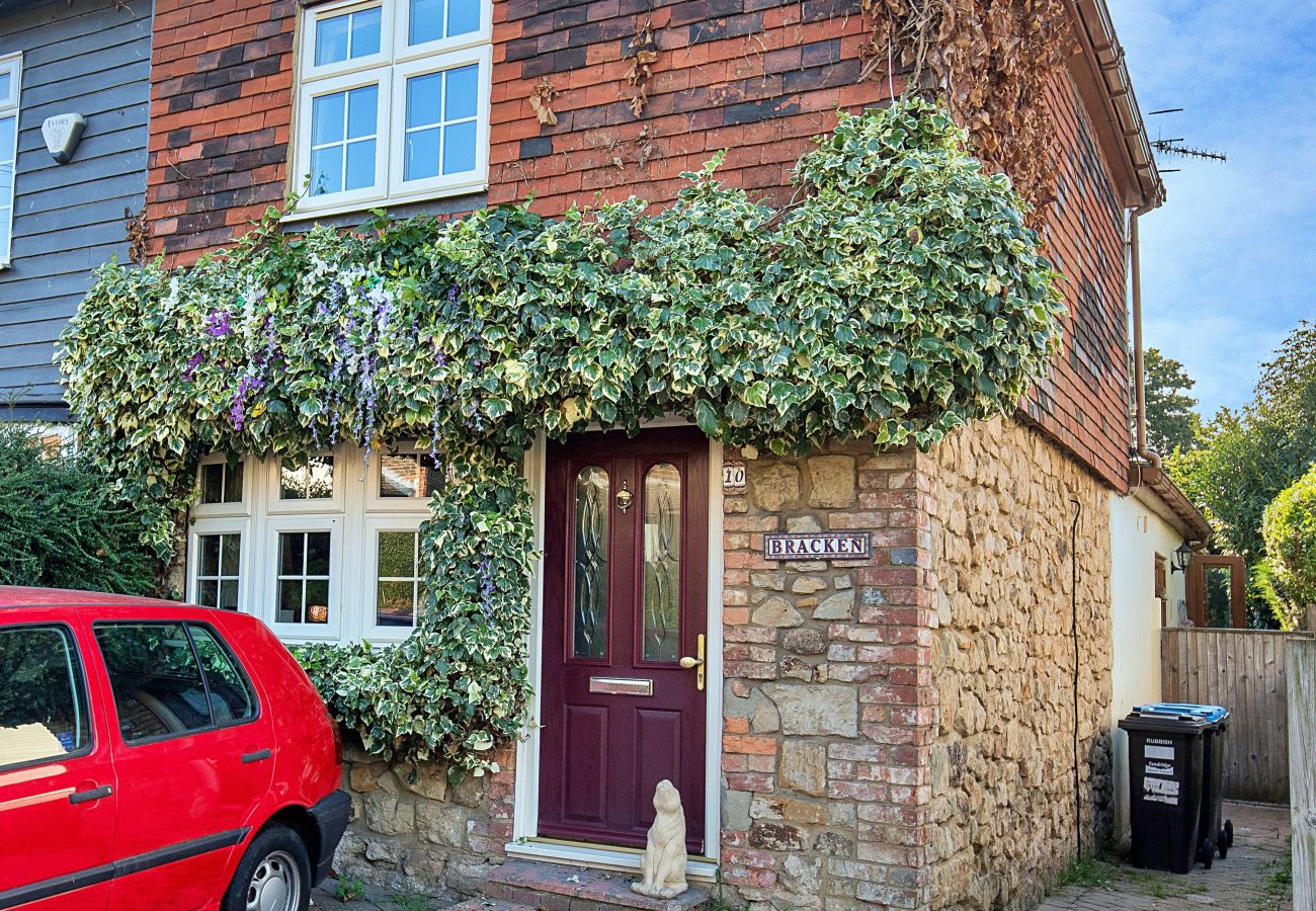 Cottage in Dormansland - Bracken