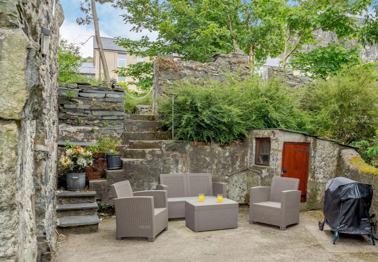 Cottage in Blaenau Ffestiniog - Brondderwen